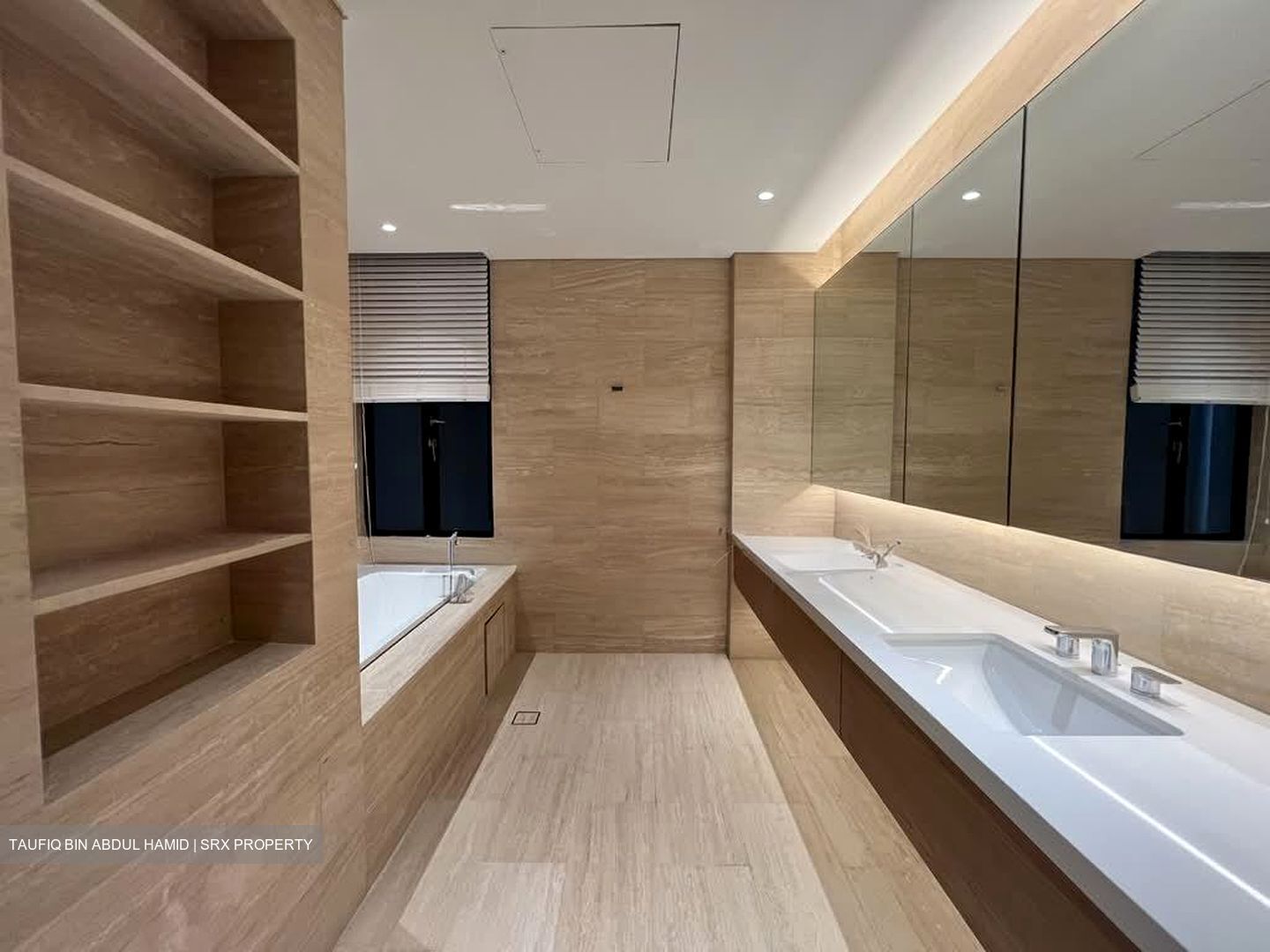 The Colonnade (D10), Condominium #551825401
